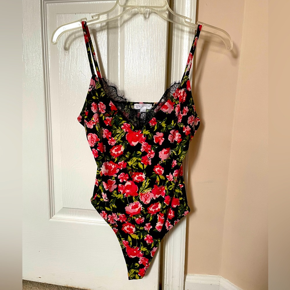 NWOT Hot Bodysuit! Size S 🌸🌺